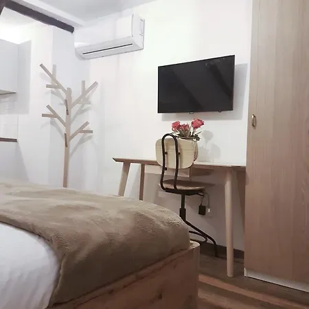 Mickey Mouse Supilova 24 Appartement Zagreb Buitenkant foto